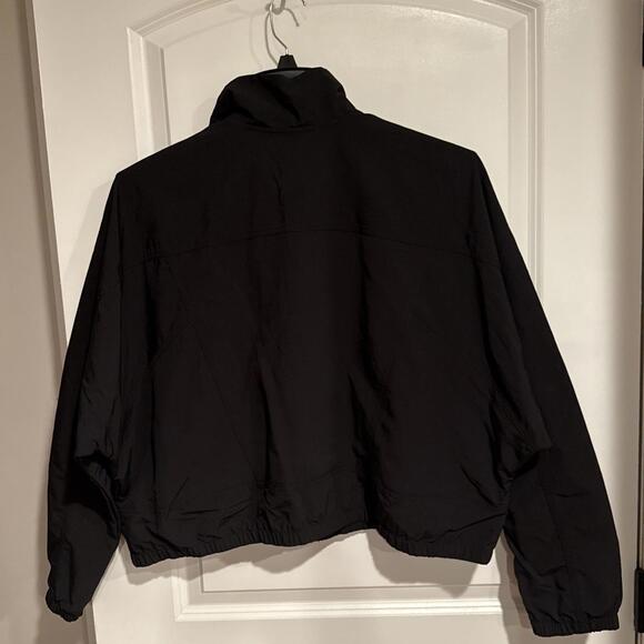 NWT Women's Size XS Nike HJ0999 Sportswear Oversized UV Protect Jacket  MSRP $90 - Picture 5 of 6
